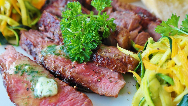 viande locale est sélectionnée chez les éleveurs par Bruno Gros